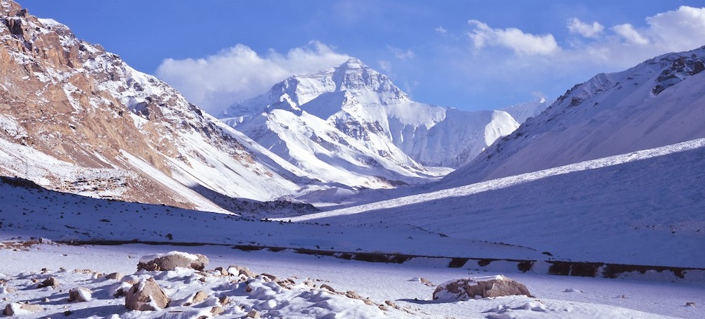 Mont Everest vu du Camp de base côté tibétain (photo Claude Rival).. 