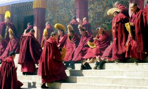 Moines bouddhistes lamaïstes à Xiahe